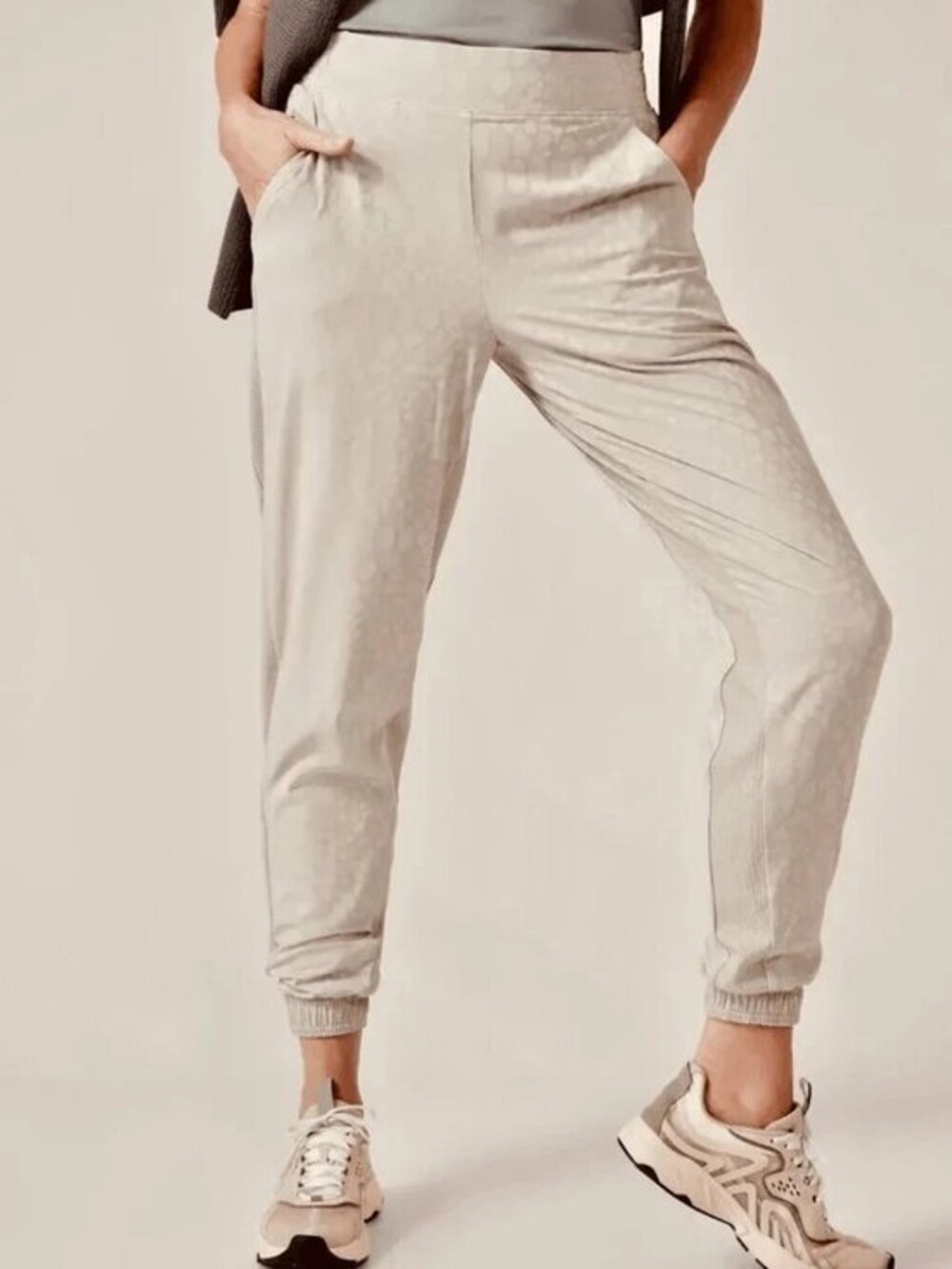 Athleta Brooklyn Textured Joggers Abalone Gray Leopard Size 4 NWT